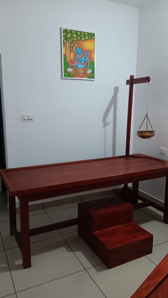 table de massage dans centre ayurvedique