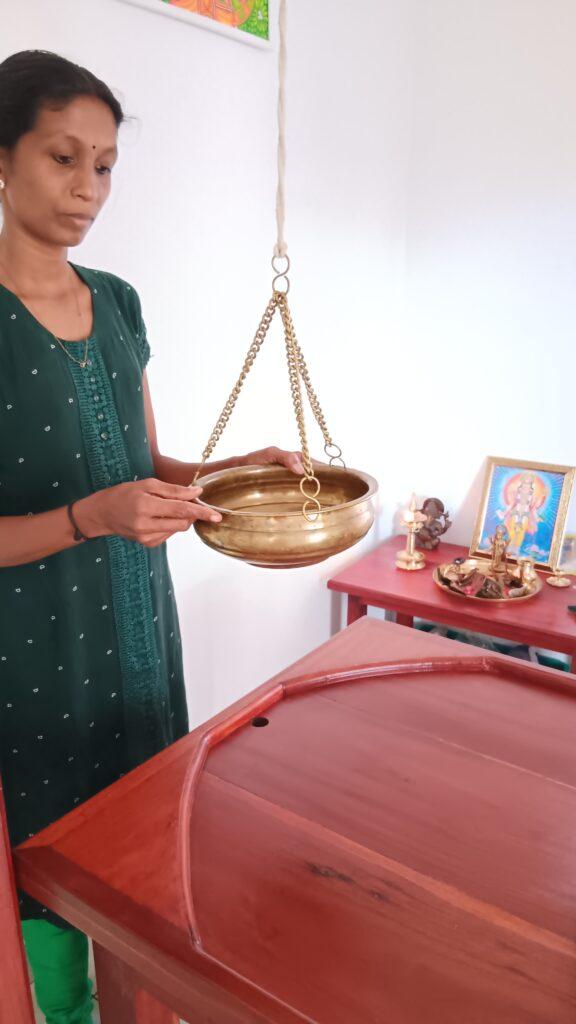 thérapeute ayurvédique, retraite cure ayurvédique Kerala, Inde, massage