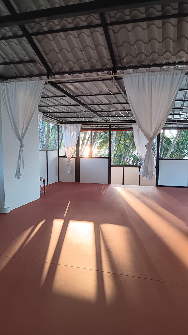 salle de yoga, centre ayurvédique kerala, inde, cure ayurvédique et yoga