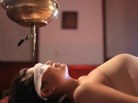 soin ayurvédique, shirodhara, centre de cure ayurvédique au Kerala en Inde