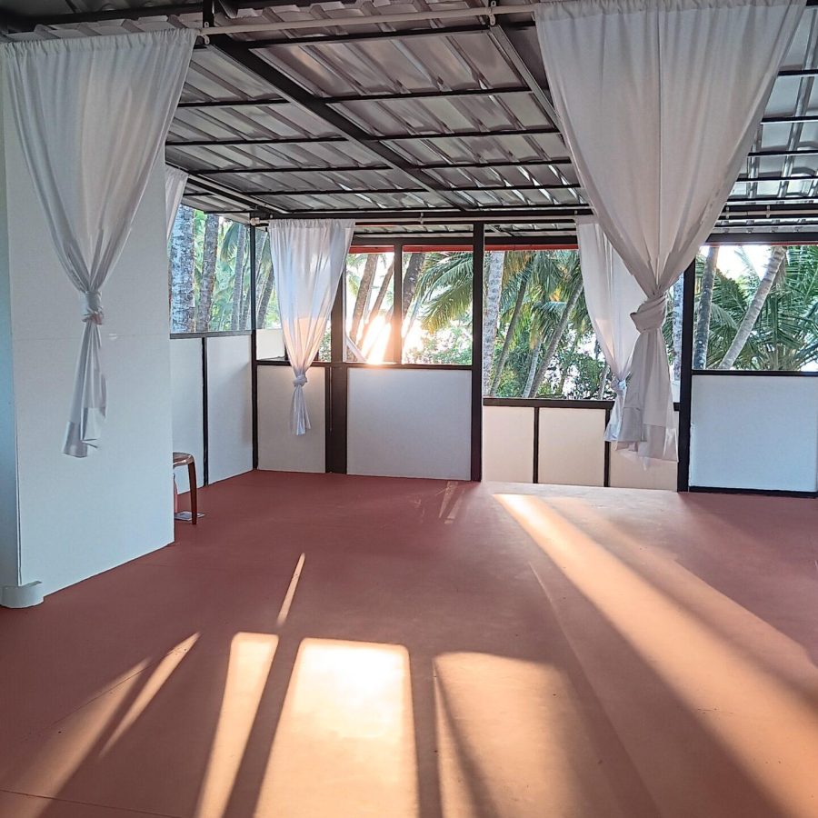 salle de yoga, centre ayurvédique kerala, inde, cure ayurvédique et yoga