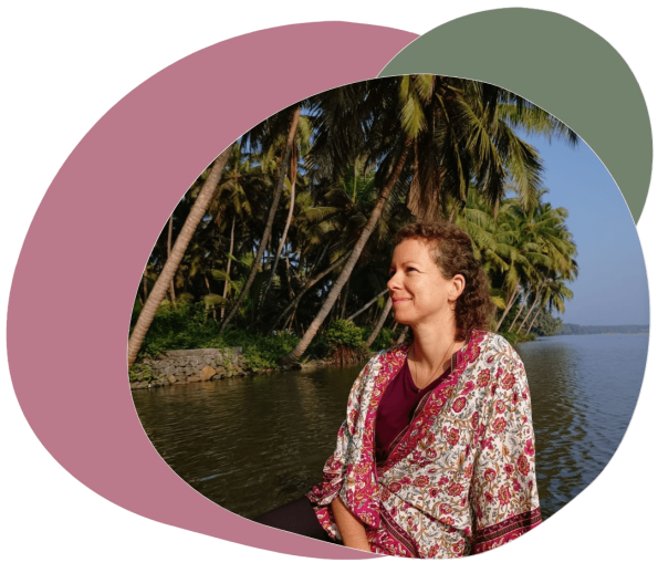 Marion Chatelain, praticienne en ayurveda et co-fondatrice du centre ayurvédique Ayurserenity au Kerala, Inde. Cure ayurvédique Kerala