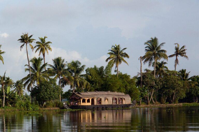 kerala backwaters houseboat