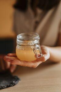 ghee, beurre clarifié en pot